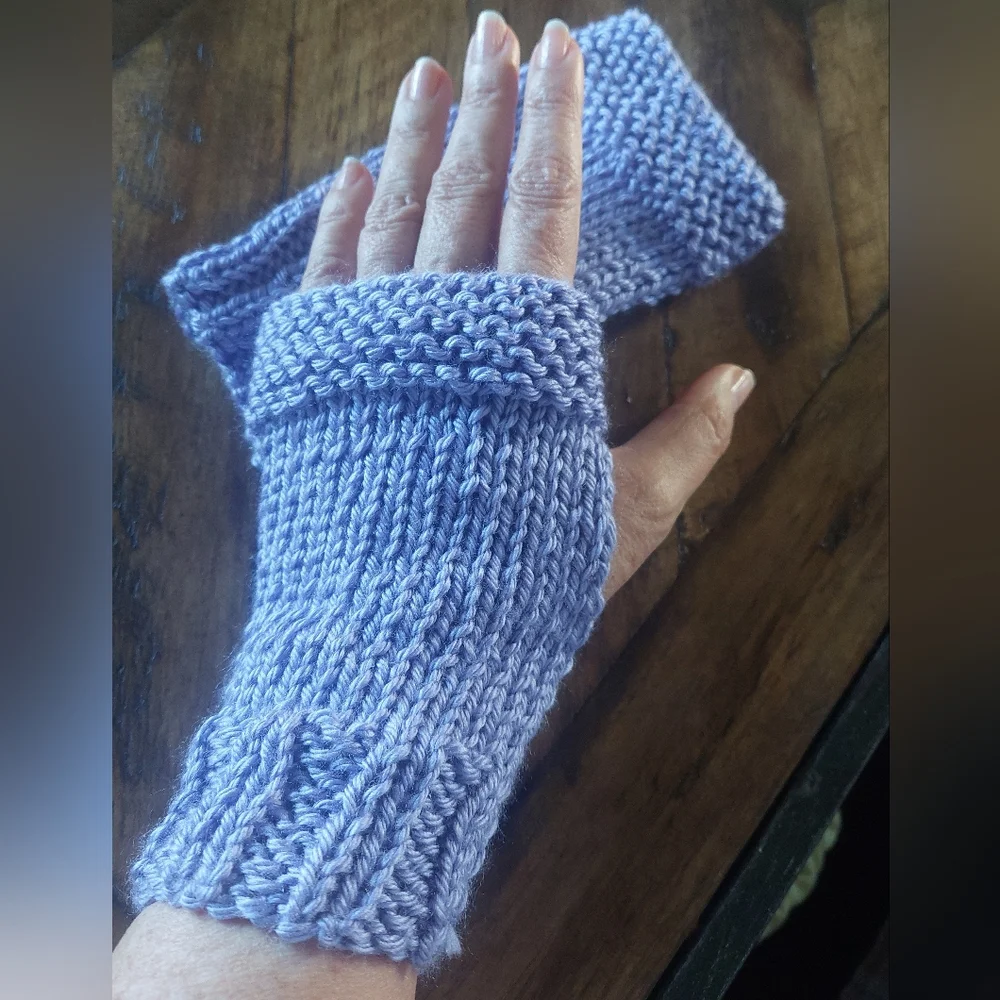 2  knitted hand/wrist warmers - Picture 5 of 9